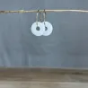Boucles d'oreilles en porcelaine, façonnées et peintes à la main