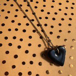Collier cœur noir en grès émaillé, fait main