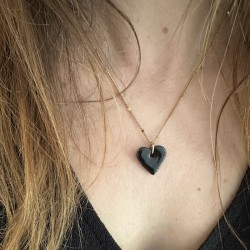 Collier cœur noir en grès émaillé, fait main