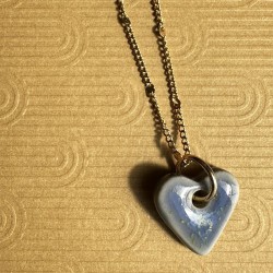 Collier cœur bleu en grès émaillé, fait main