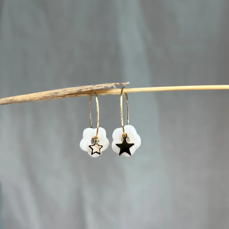 Boucles d'oreilles en porcelaine, façonnées et peintes à la main