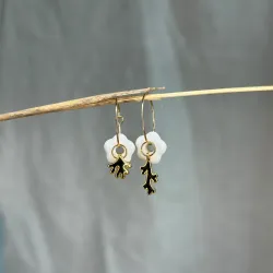 Boucles d'oreilles en porcelaine, façonnées et peintes à la main