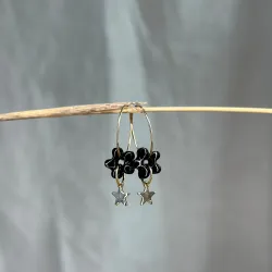 Boucles d'oreilles mini fleurs noires - étoiles dorées