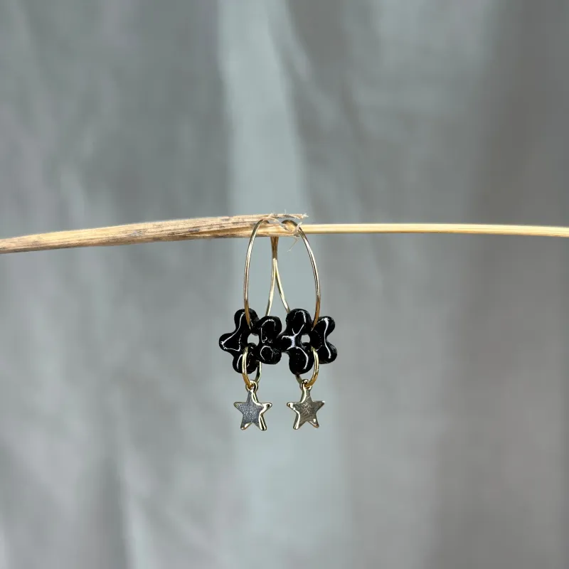 Boucles d'oreilles mini fleurs noires - étoiles dorées