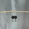 Boucles d'oreilles mini fleurs noires - étoiles dorées
