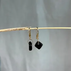 Boucles d'oreilles mini losanges noirs
