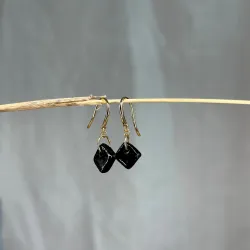 Boucles d'oreilles mini losanges noirs