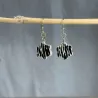 Boucles d'oreilles Manon en grès blanc émaillé, façonnées et peintes à la main