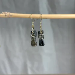 Boucles d’oreilles "Twister" en grès noir émaillé, façonnées à la main