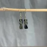 Boucles d’oreilles "Twister" en grès noir émaillé, façonnées à la main