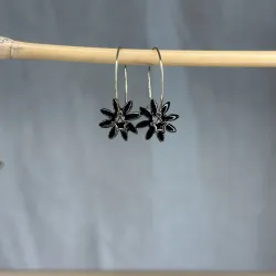 Boucles d’oreilles fleurs onyx - Petites étoiles