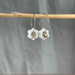 Boucles d'oreilles en porcelaine, façonnées et peintes à la main
