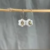 Boucles d'oreilles en porcelaine, façonnées et peintes à la main