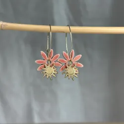 Boucles d'oreilles en porcelaine, façonnées et peintes à la main