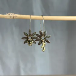 Boucles d'oreilles en porcelaine, façonnées et peintes à la main