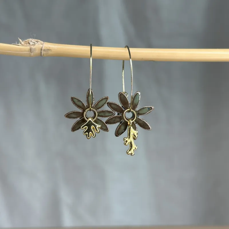 Boucles d'oreilles en porcelaine, façonnées et peintes à la main
