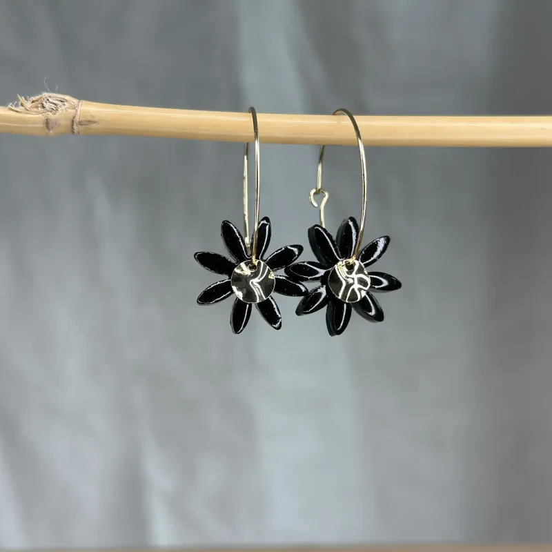 Boucles d'oreilles en porcelaine, façonnées et peintes à la main