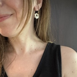 Boucles d'oreilles Alba en grès blanc émaillé, faites main