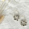 Boucles d'oreilles léopard Chloé en grès blanc émaillé, façonnées et peintes à la main