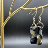 Boucles d’oreilles "Twister" en grès noir émaillé, façonnées à la main