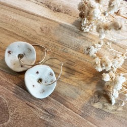 Boucles d'oreilles Lola en grès blanc émaillé, faites main