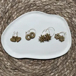 Boucles d'oreilles en grès blanc émaillé, faites main