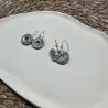Boucles d'oreilles en grès blanc émaillé, faites main